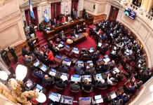 Senadores aumentan sus dietas y cobrarán 9 millones de pesos