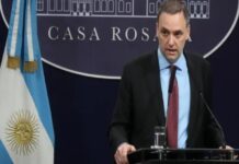 Privatizarán los megahertz de Arsat y Telecom, y los diarios papel pagarán IVA