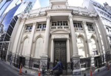 El BCRA afirma que cumplió la meta del FMI y espera un desembolso de USD 1.000 millones