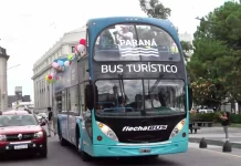 Los Reyes Magos recorren las calles de Paraná en el Bus Turístico