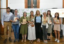 Entregaron los ejemplares a los ganadores del concurso literario «Entre Orillas»