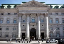 Javier Milei firmó el decreto para convertir al Banco Nación en sociedad anónima