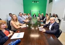 El gobierno presentó una oferta anual a los docentes con cobertura contra la inflación y sumas remunerativas y bonificables