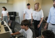 Más de 200 niños y jóvenes disfrutan la Colonia Tech, un espacio para aprender, jugar y experimentar con tecnología