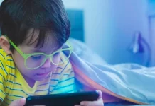 Según un estudio, el uso excesivo de pantallas retrasa el habla en niños