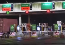 Protesta y corte de peaje en Autopista Riccheri en solidaridad con los trabajadores de la 12 y la 14