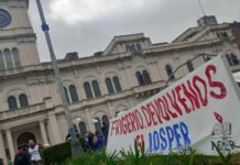 Inician acampe en defensa del Iosper