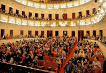 Denuncian irregularidades y suspenden funciones en el Teatro 3 de Febrero