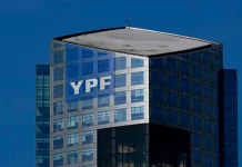 Jueza de Nueva York ordenó que Argentina ceda 51% de las acciones de YPF a los fondos buitre