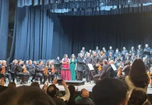 Ovación para la Orquesta Sinfónica en el 80º aniversario de la Asociación Mariano Moreno