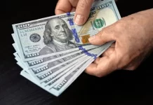 El dólar oficial dio un giro abrupto sobre el cierre