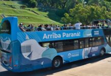 Invitan a vecinos y turistas a disfrutar del bus turístico con fines solidarios