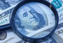 El dólar oficial y el blue cerraron la semana con subas y muy cerca del techo de la banda