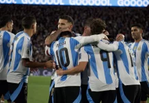 Messi marcó un doblete en su despedida oficial de local y Argentina ganó 3-0 sobre Venezuela