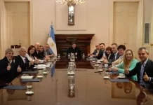 Milei vuelve a reunir hoy a su Gabinete y prepara la difícil negociación con los gobernadores