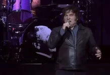 Milei presentó su libro con un show musical y la oposición lo acusó de “desconexión con la realidad”