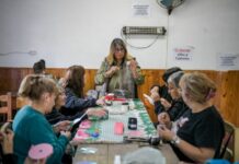 Mayores se capacitan y comparten experiencias en un espacio creativo