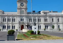 La Provincia convocó a paritarias a los estatales y docentes para la primera semana de mayo