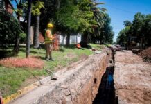 Avanza la mejora del servicio de agua potable y se realizan tareas de bacheo en sectores intervenidos