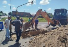 Reemplazaron un tramo de red de agua potable debajo de avenida Circunvalación
