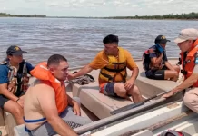 Rescataron a dos argentinos que naufragaron en la zona de Salto Grande