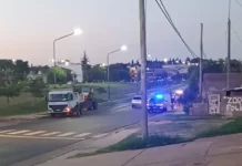 Retiran una casa en peligro de derrumbe en calle Blas Parera, el lugar de la tragedia del temporal