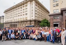 Intendentes preparan una denuncia contra el ministro Luis Caputo por malversación de fondos públicos