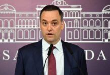 Adorni se presenta en Diputados bajo presión política y cuestionamientos